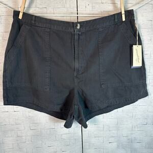 Universal thread mid rise, Bermuda shorts, very dark gray pockets plus size